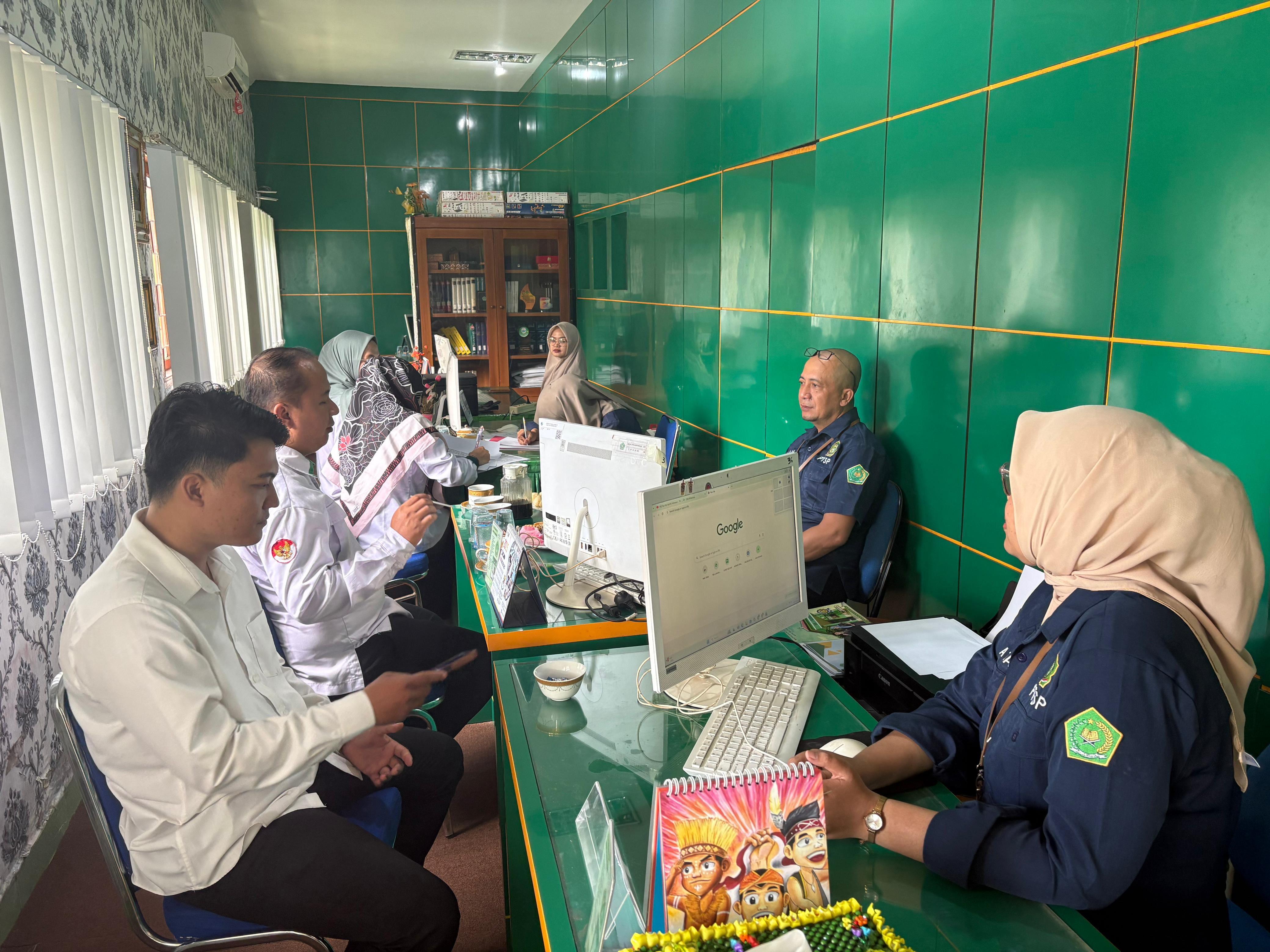 Lakukan Monitoring dan Evaluasi Pelayanan Publik, Kemenag Kota Palembang Kunjungi MAN 1 Palembang