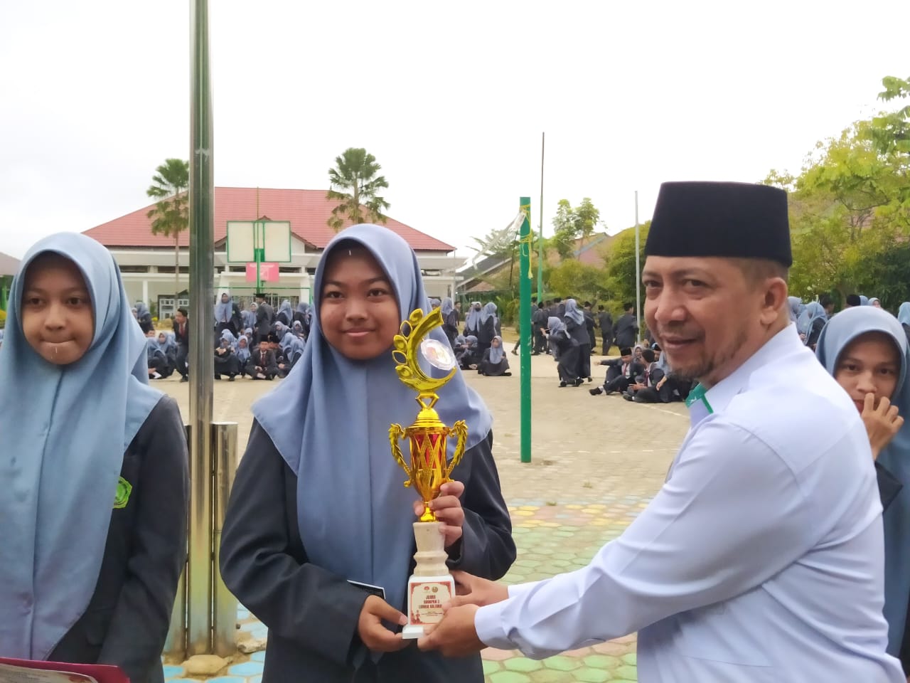 Berbakat, Siswi Man 1 Palembang Raih Juara Kaligrafi Tingkat Provinsi