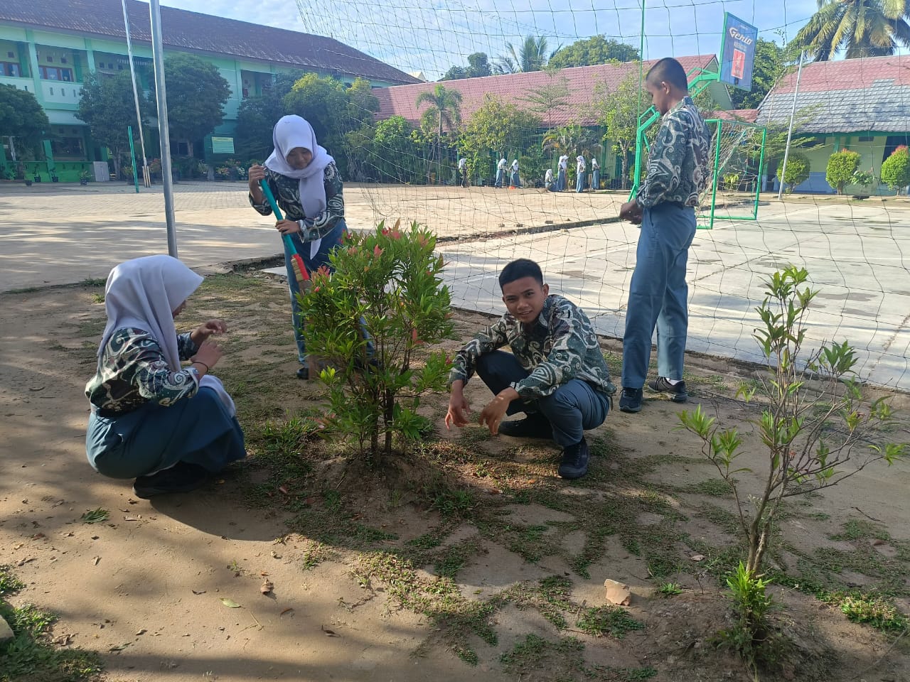 Semangat Go Green, MAN 1 Palembang Aktif Jalankan Program Adiwiyata.