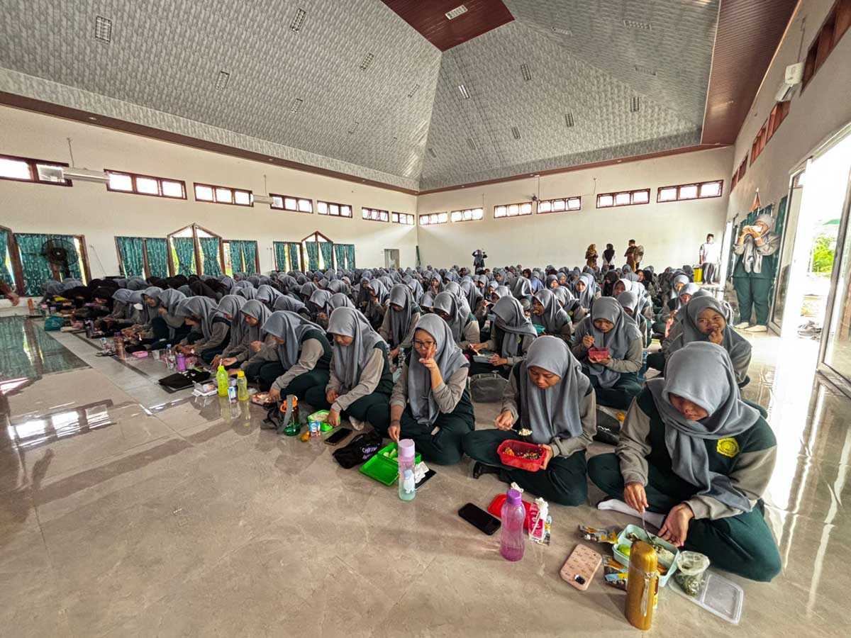 Antusias Siswi Terhadap Program Aksi Bergizi di MAN 1 Palembang