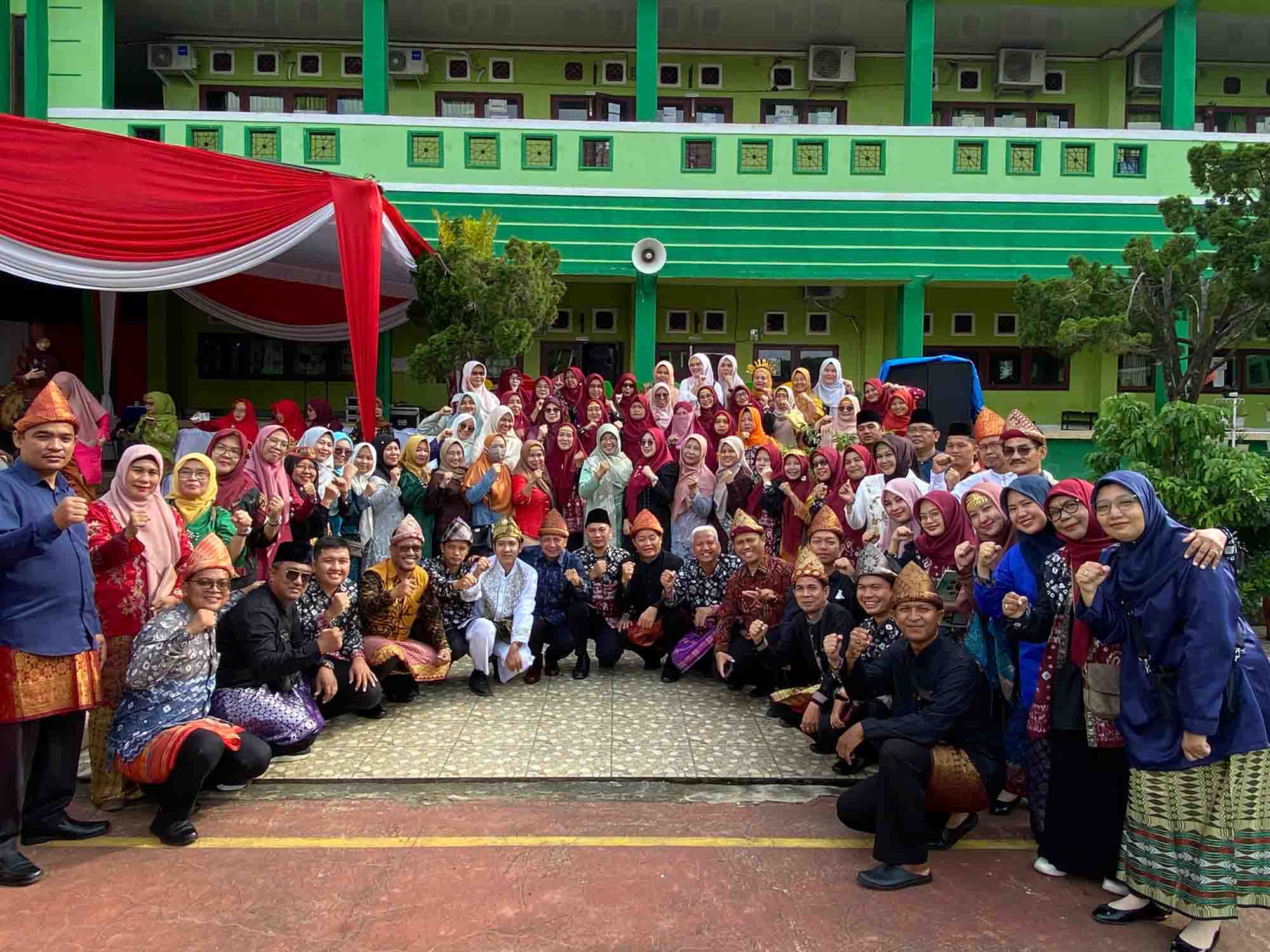 Menguatkan Partisipasi, MAN 1 Palembang Semarakkan Hardiknas 2026