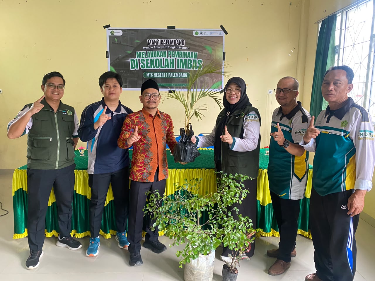 Langkah Nyata Menuju Adiwiyata Mandiri, MAN 1 Palembang Laksanakan Pembinaan di MTs Negeri 1 Palembang