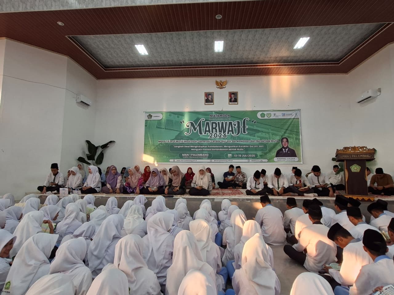 ​Siswa Kelas 12.8 Pimpin Pembacaan Yasin pada Muhadharah Rutin MAN 1 Palembang