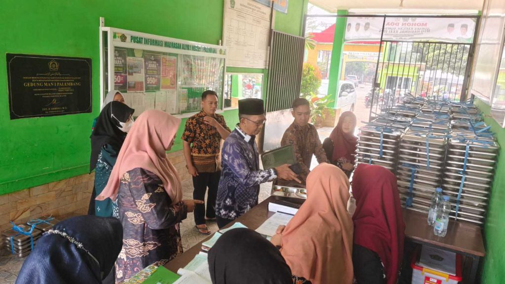 KakanKemenag Kota Palembang Tinjau Pelaksanaan MBG di MAN 1 Palembang, Wujud Kemenag Berdampak