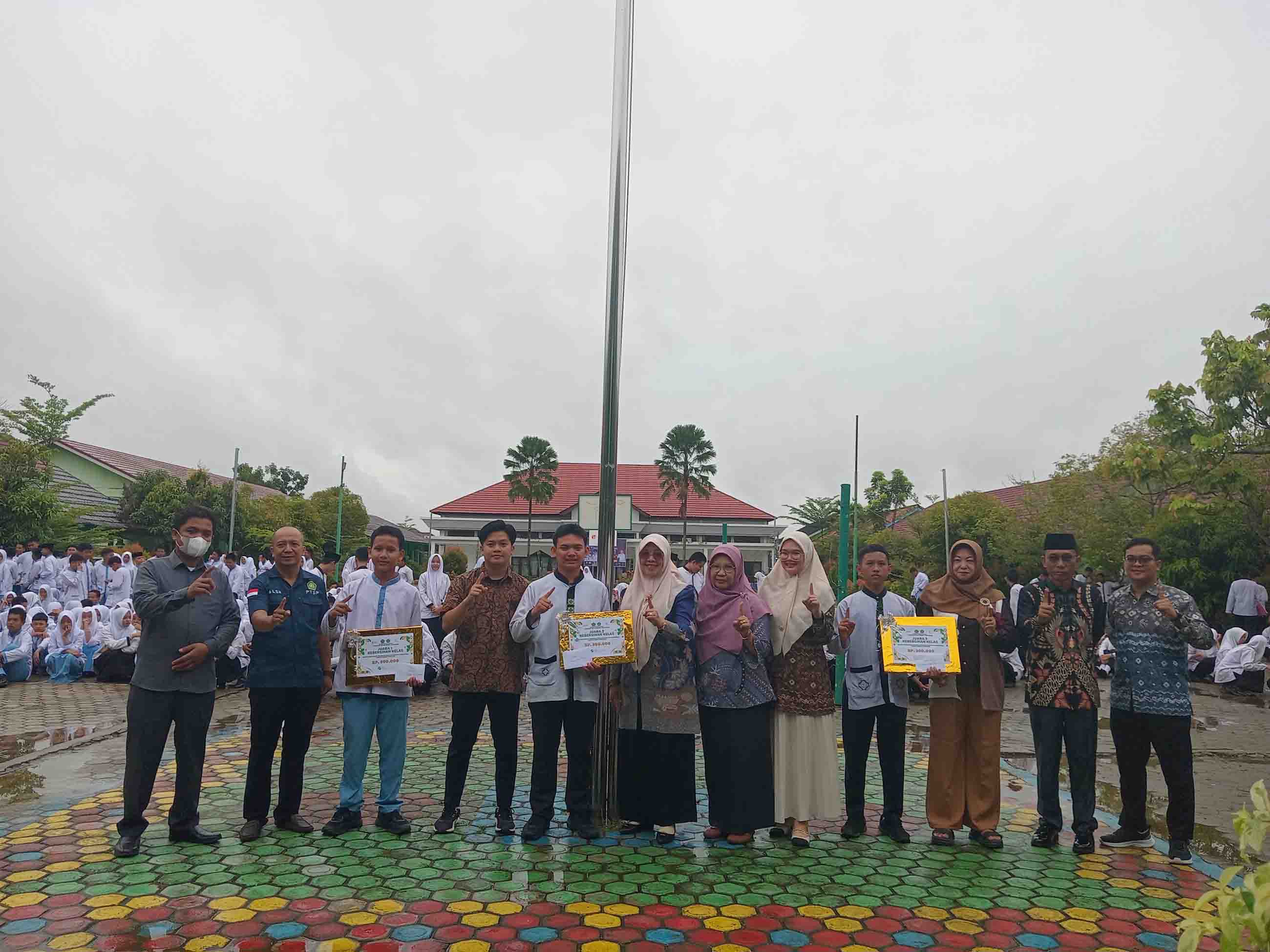 Peduli Lingkungan, MAN 1 Palembang Umumkan Juara Kebersihan Kelas Melalui Kegiatan Adiwiyata Nasional