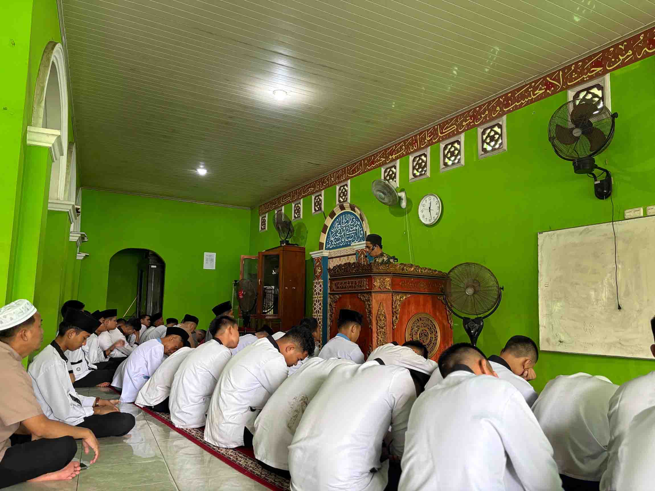 Hikmah Isra Mi’raj, MAN 1 Palembang Tekankan Peningkatan Kualitas Shalat pada Jum’at Pertama