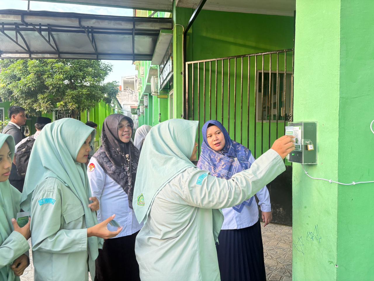 Wujudkan Madrasah Digital, MAN 1 Palembang Terapkan Absensi Siswa Berbasis Kartu RFID