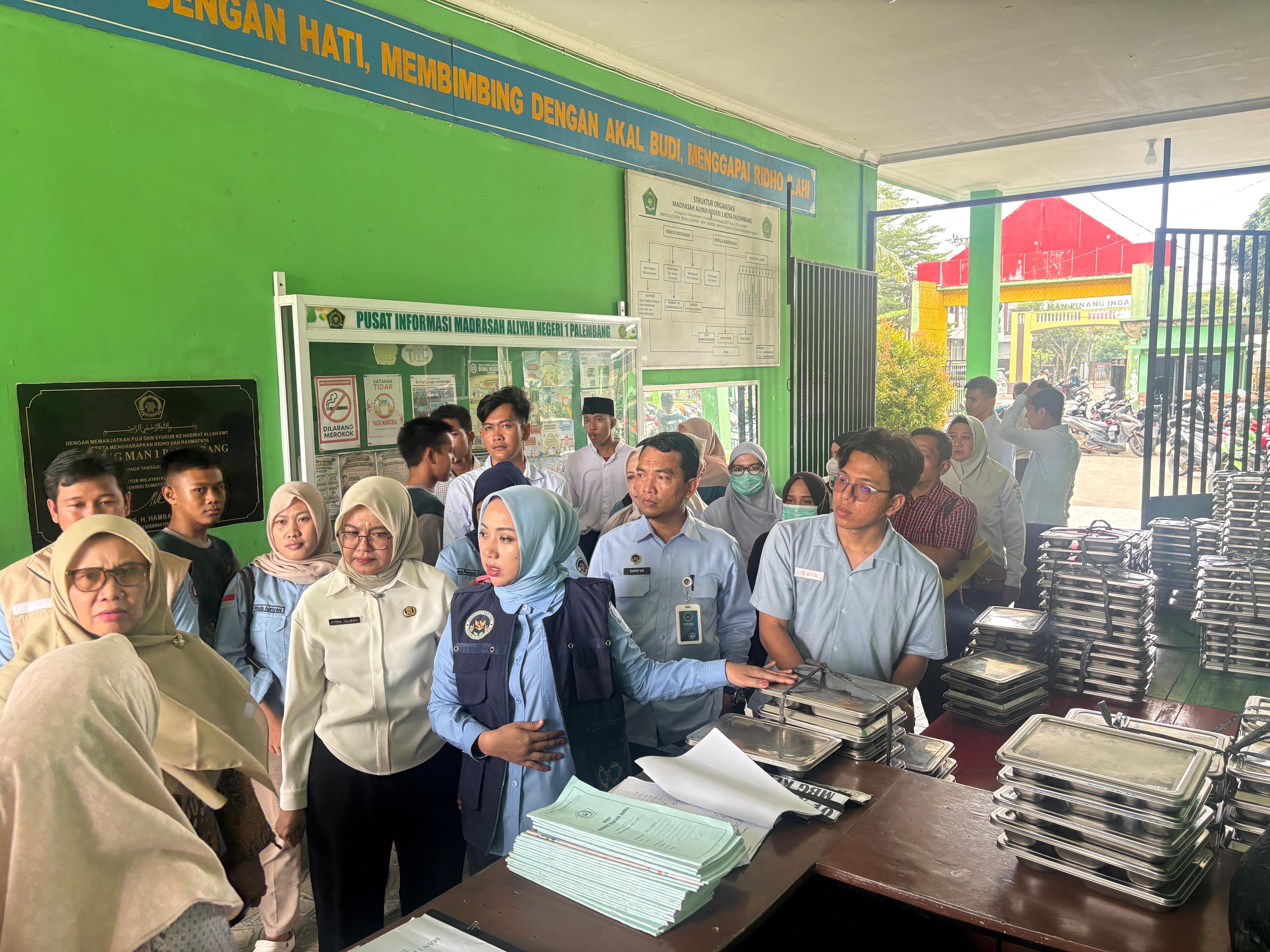 Jamin Mutu Konsumsi Siswa, Tim Gabungan Badan Gizi Nasional Tinjau Program MBG di MAN 1 Palembang